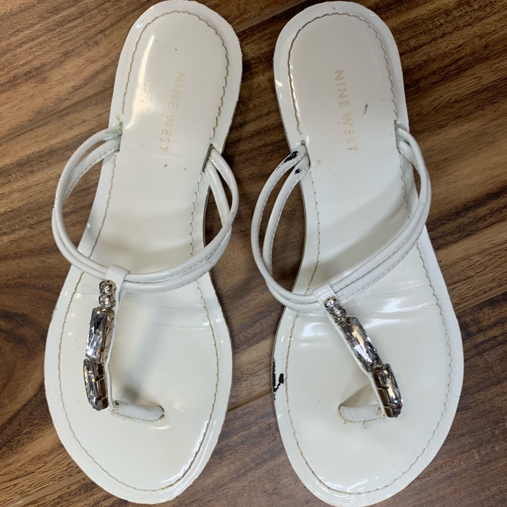 Nine West embellished man made sandals 6.5